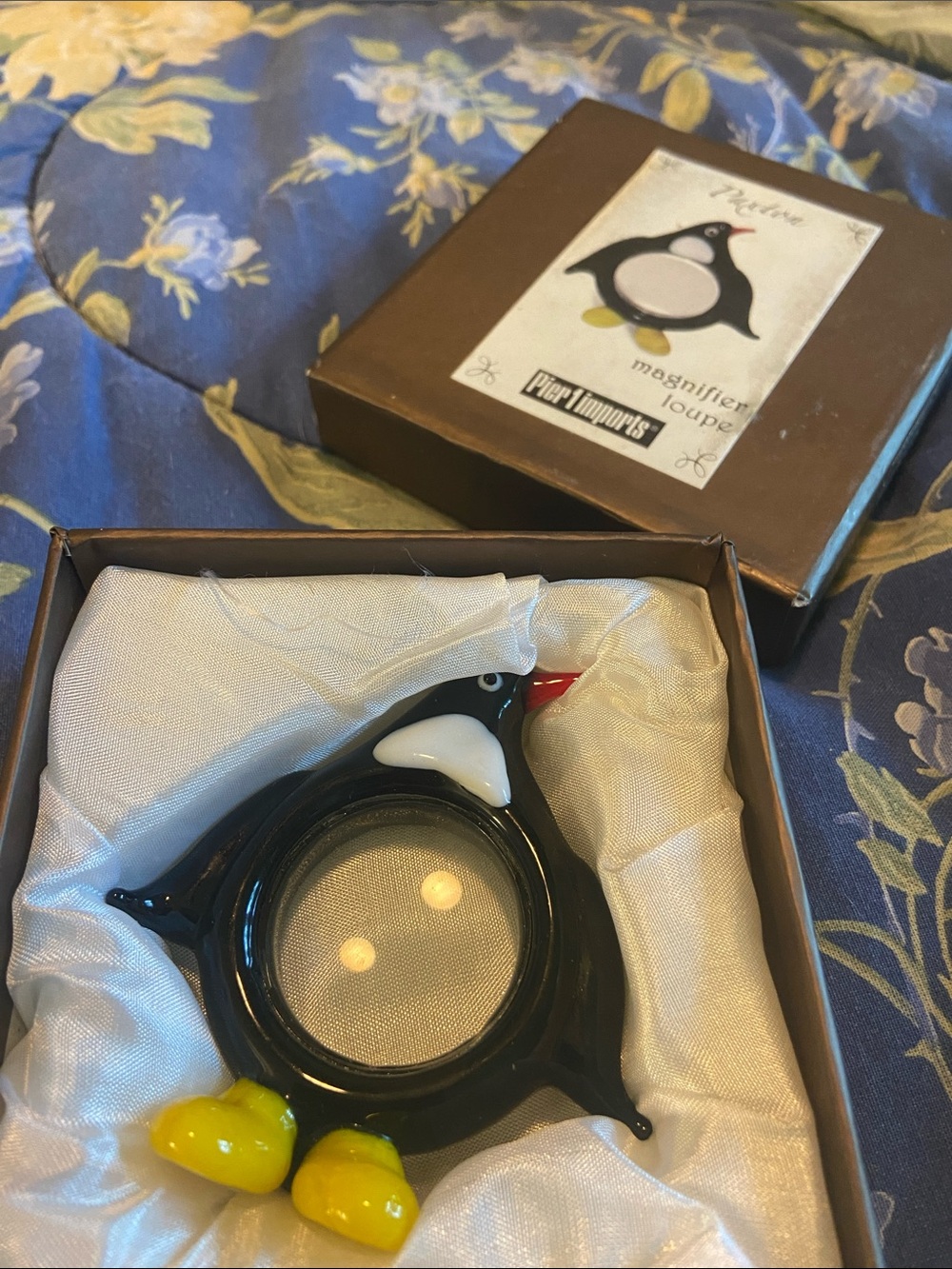 Penguin Magnifier Loupe Handheld Reading Magnifier - Black & Yellow